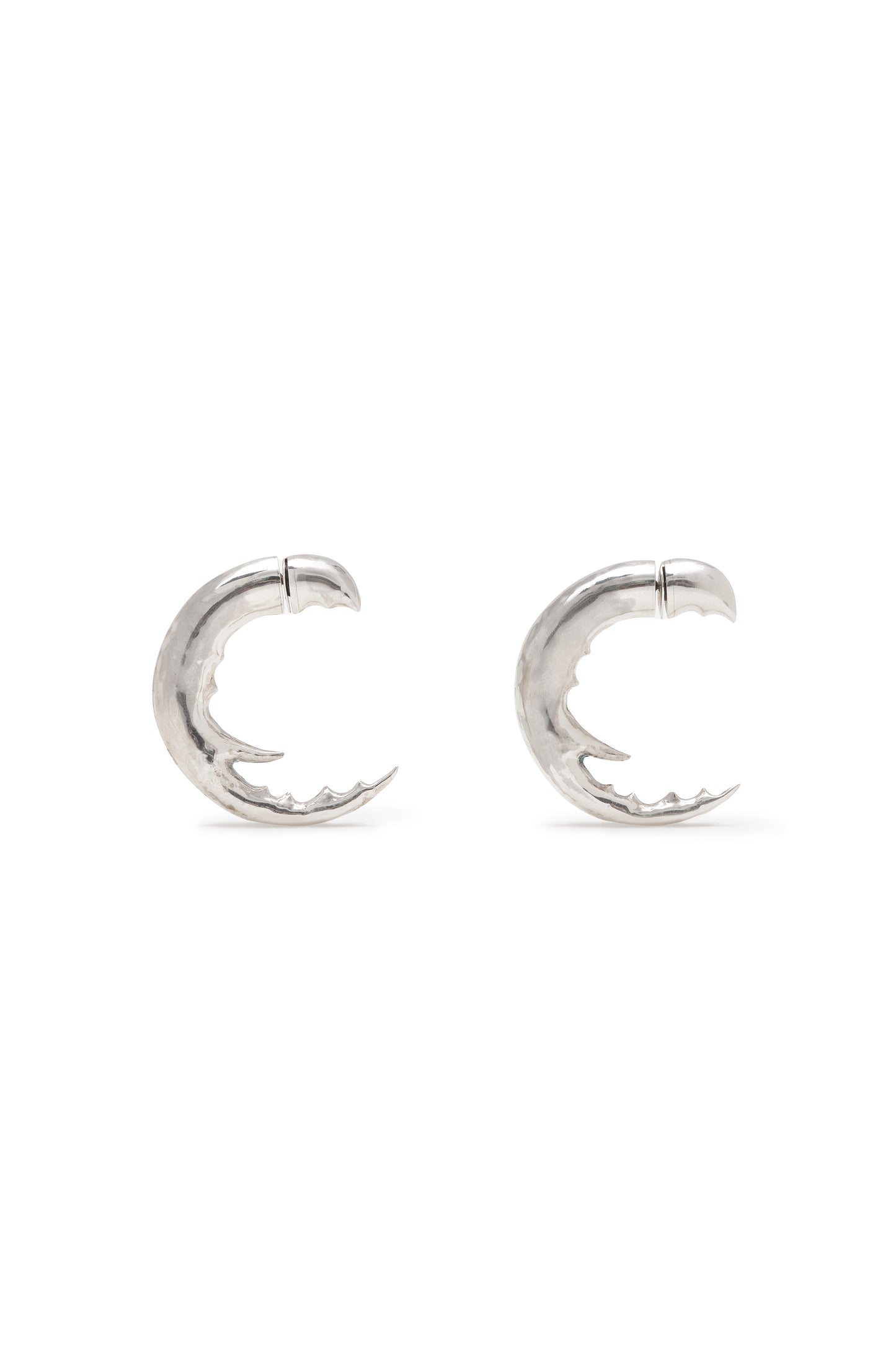 BRINCOS CHIFRE DE BESOURO SURREALISTA - Prata - MARCELLA CHECK COPY