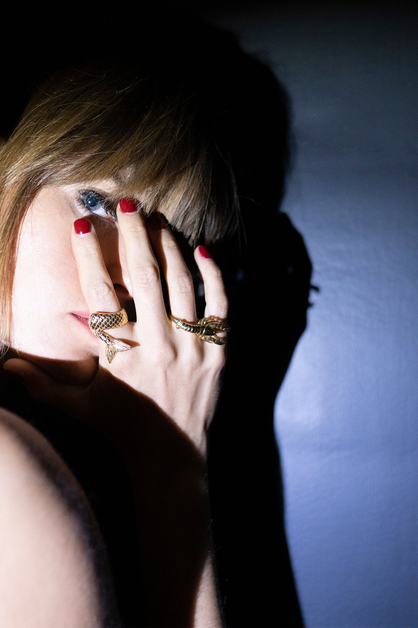 ANEL LAGOSTA SURREALISTA - Bronze banhado a ouro 18K